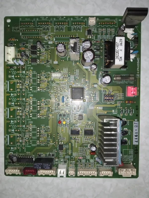 Placa Electrónica de Aire Acondicionado MITSUBISHI DM00Y11F
