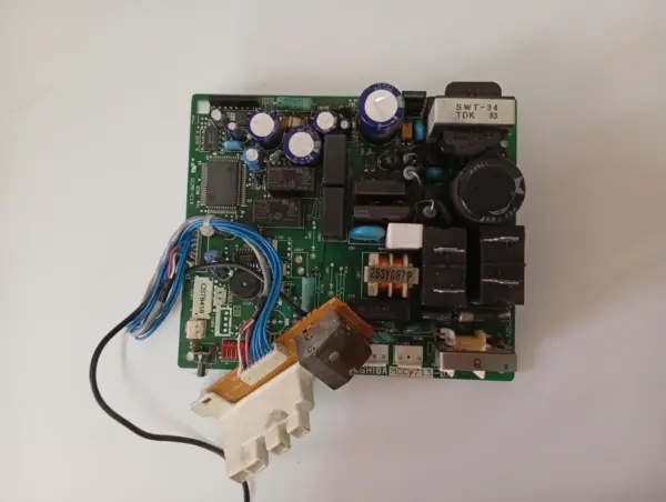 Placa Electrónica de Aire Acondicionado TOSHIBA MCC-713-07