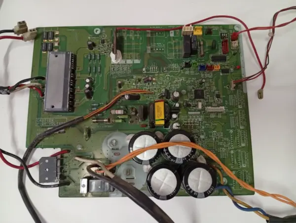 Placa Electrónica de Aire Acondicionado FUJITSU K04AW-050AHUE-C1