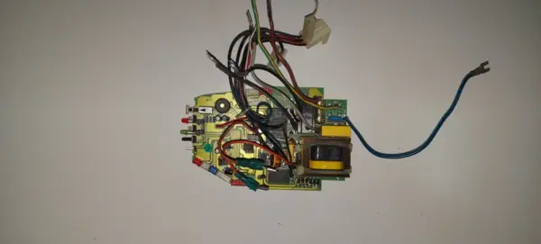 Placa Electrónica de Aire Acondicionado ELECTRA 502151 NWNG-14 / WNG12P410 LCD