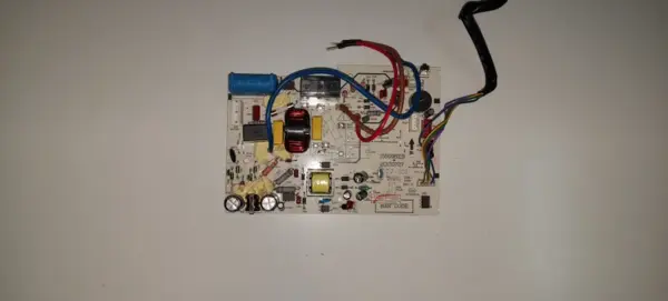 Placa Electrónica de Aire Acondicionado HISENSE 15500982.B 20130727 / AS.12UR45DC