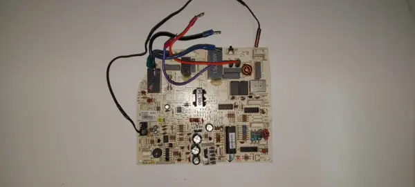 Placa Electrónica de Aire Acondicionado Placas por código M519F2J / M519F2JV3