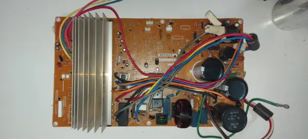 Placa Electrónica de Aire Acondicionado PANASONIC CU-E15GKE-1 / A744612