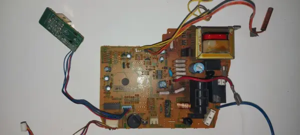 Placa Electrónica de Aire Acondicionado Placas por código 95YX095E / AY-X095E