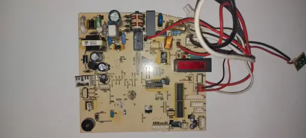 Placa Electrónica de Aire Acondicionado Placas por código CQC03001003024 / E166702