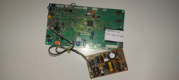 Placa Electrónica de Aire Acondicionado MITSUBISHI PEAD-RP60-71-100GA / RG00N579B
