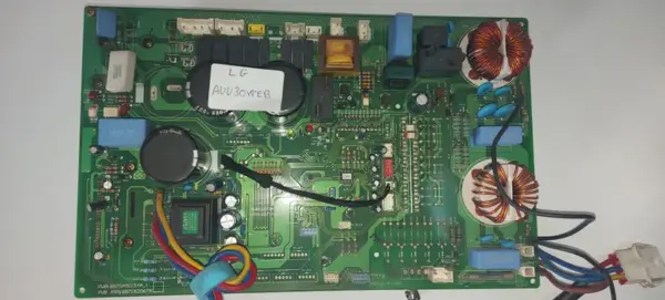 Placa Electrónica de Aire Acondicionado LG AUU30WEB / 6871A20679