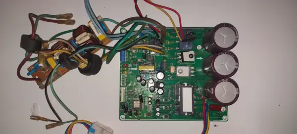 Placa Electrónica de Aire Acondicionado SAMSUNG AQ-2HSAX / PCB-00626A