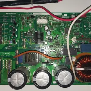 Placa Electrónica de Aire Acondicionado FUJITSU K06AX-C-A (02) BG0260409-K05 / 9707423013