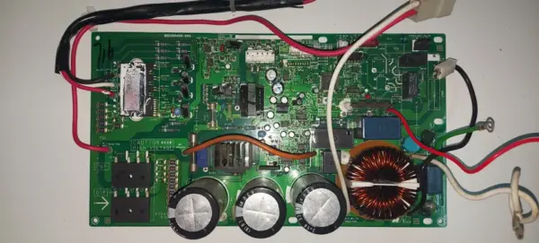 Placa Electrónica de Aire Acondicionado FUJITSU K06AX-C-A (02) BG0260409-K05 / 9707423013