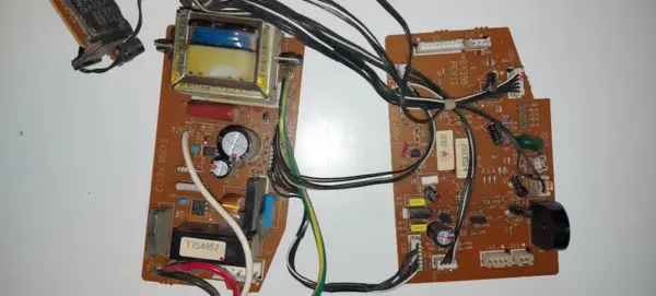 Placa Electrónica de Aire Acondicionado DAIKIN FTY35FV1C EX698 REV:2 / 2PB38468-1