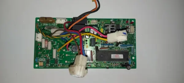 Placa Electrónica de Aire Acondicionado DAIKIN EX304-7 2PB24842-3 / REY22GUB