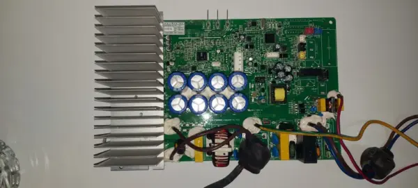Placa Electrónica de Aire Acondicionado HISENSE HTSD008-140602A-PC-V09 / AS12UR45YD