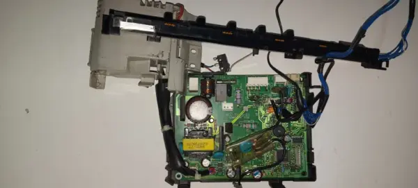 Placa Electrónica de Aire Acondicionado LG AUUH368B 6870A90246A / MCC-5045-01