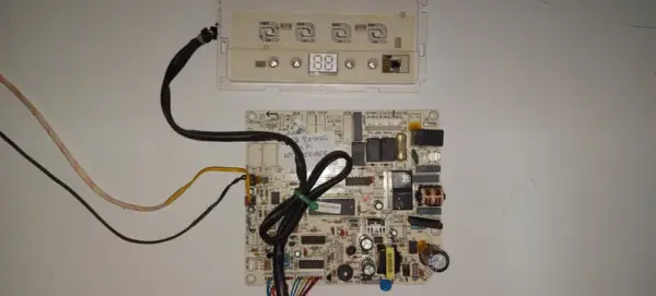 Placa Electrónica de Aire Acondicionado CRAFFT CCW-1-18-HA-1MT / EZ-002FHUE-C
