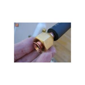 1 metro tubería cobre aislado 1/2"  abocardado y con tuercas de conexión