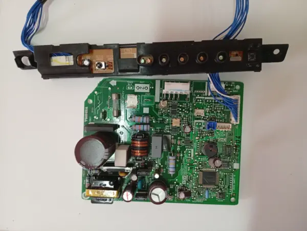 Placa Electrónica de Aire Acondicionado TOSHIBA MCC-867-04