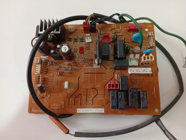 Placa Electrónica de Aire Acondicionado FUJITSU GENERAL EZ-002SHUE-C W30304