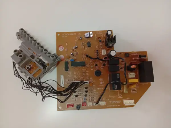 Placa Electrónica de Aire Acondicionado MITSUBISHI ELECTRIC HL35GCXAKZ1-013