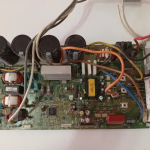 Placa Electrónica de Aire Acondicionado TOSHIBA MCC-1438-02