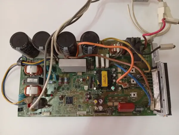 Placa Electrónica de Aire Acondicionado TOSHIBA MCC-1438-02