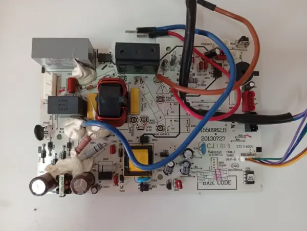 Placa Electrónica de Aire Acondicionado HAIER 1550982B/20130727