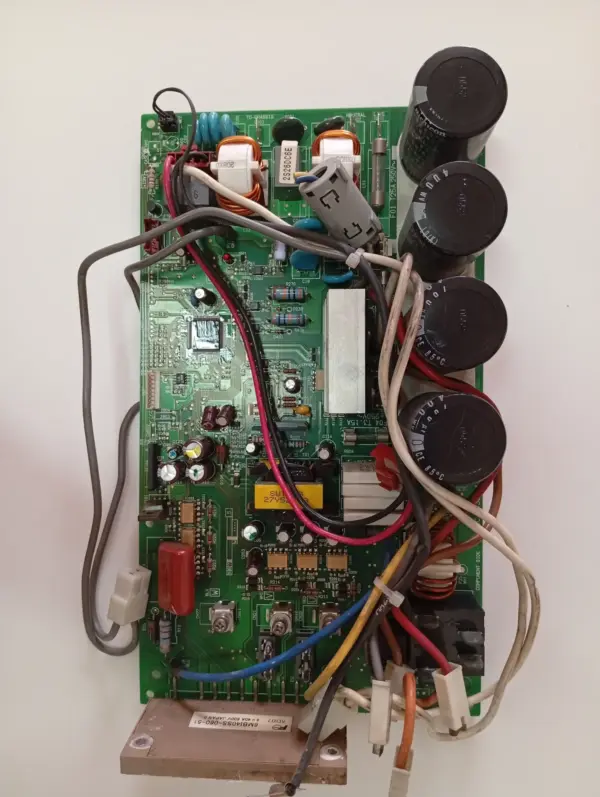 Placa Electrónica de Aire Acondicionado TOSHIBA MCC-1438-04