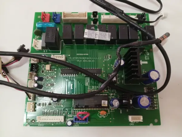 Placa Electrónica de Aire Acondicionado KAYSON KUE90HUN4/CE-KFR71T2/N1X-B.D.1.1.1.1-1