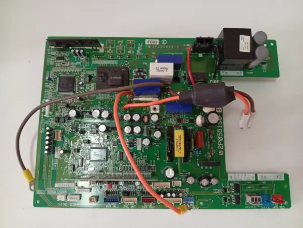 Placa Electrónica de Aire Acondicionado DAIKIN 2P056196/FC03/2PCB0624-1